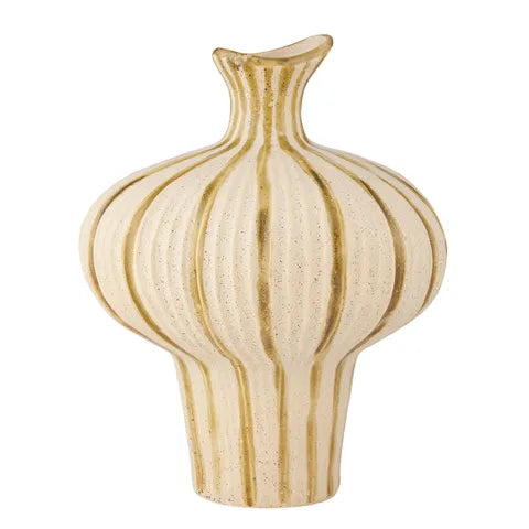 Alessia Vase