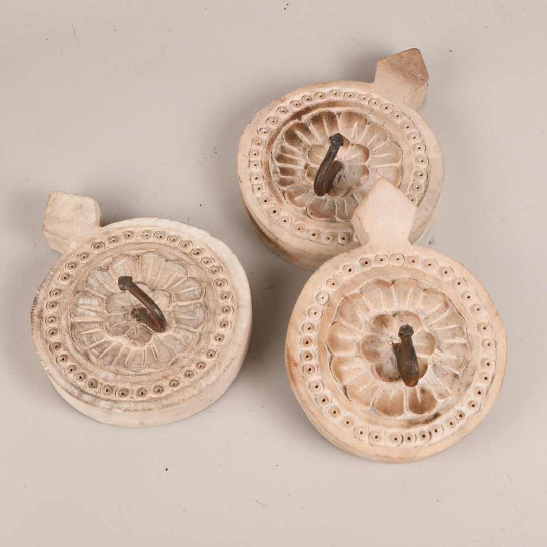 Bleached Round Hooks