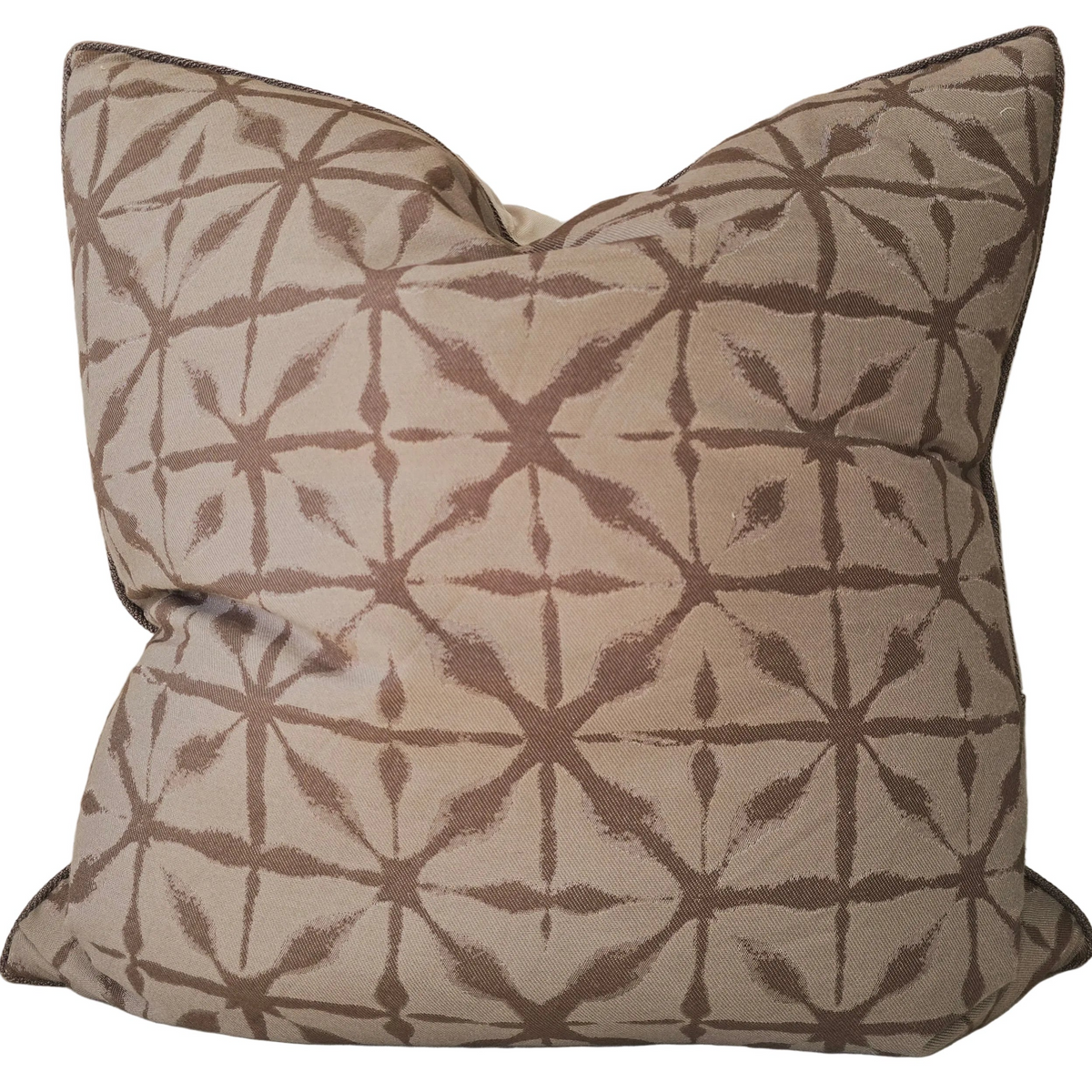 Mateo Cushion